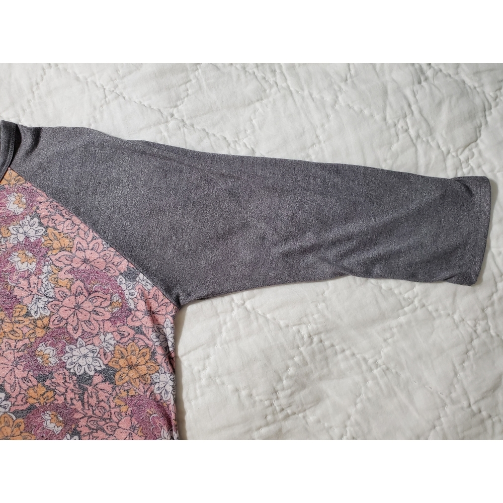 LulaRoe Randy Top - Picture 6 of 8